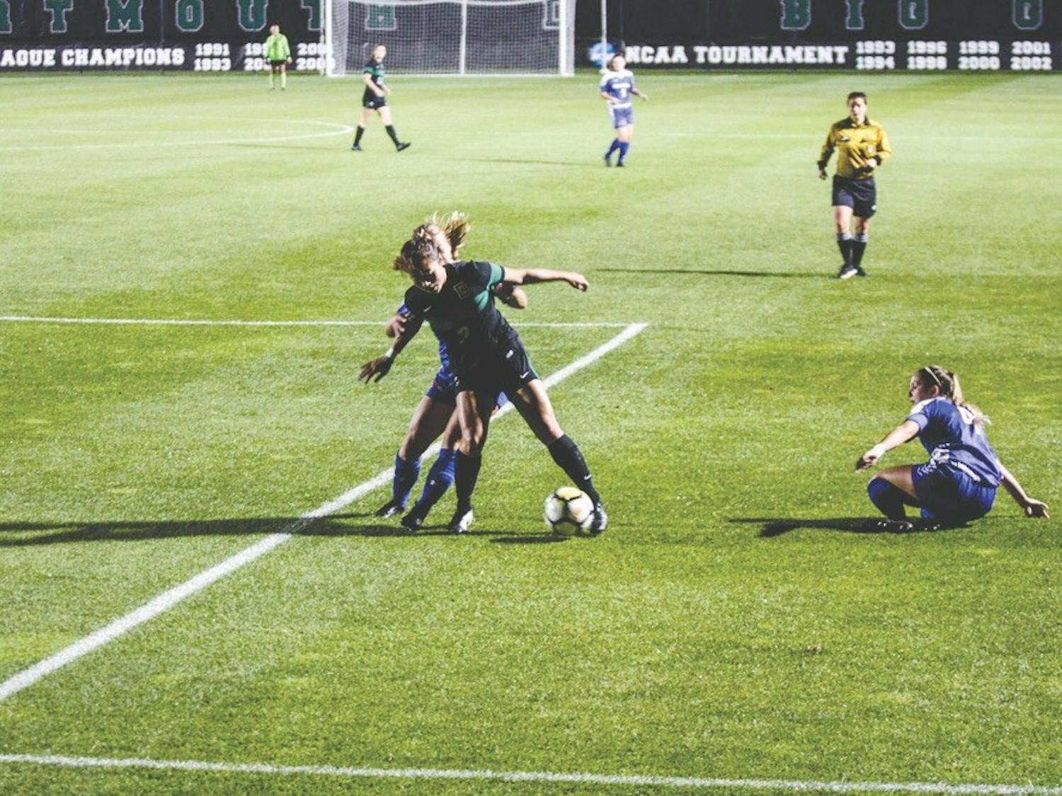 Led by a career high 10 saves by goalie Mariel Gordon ’21 and a strong defensive effort, the Big Green came away with a scoreless draw against Princeton University and go 5-3-2 overall adn 1-0-1 in league play.