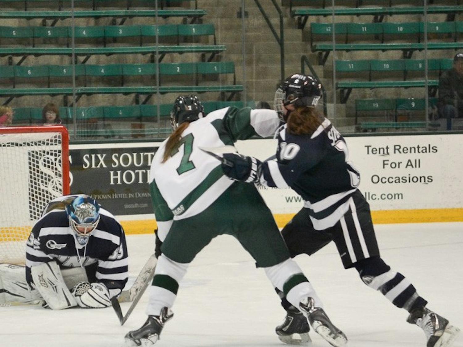 10.29.14.sports.hockey2