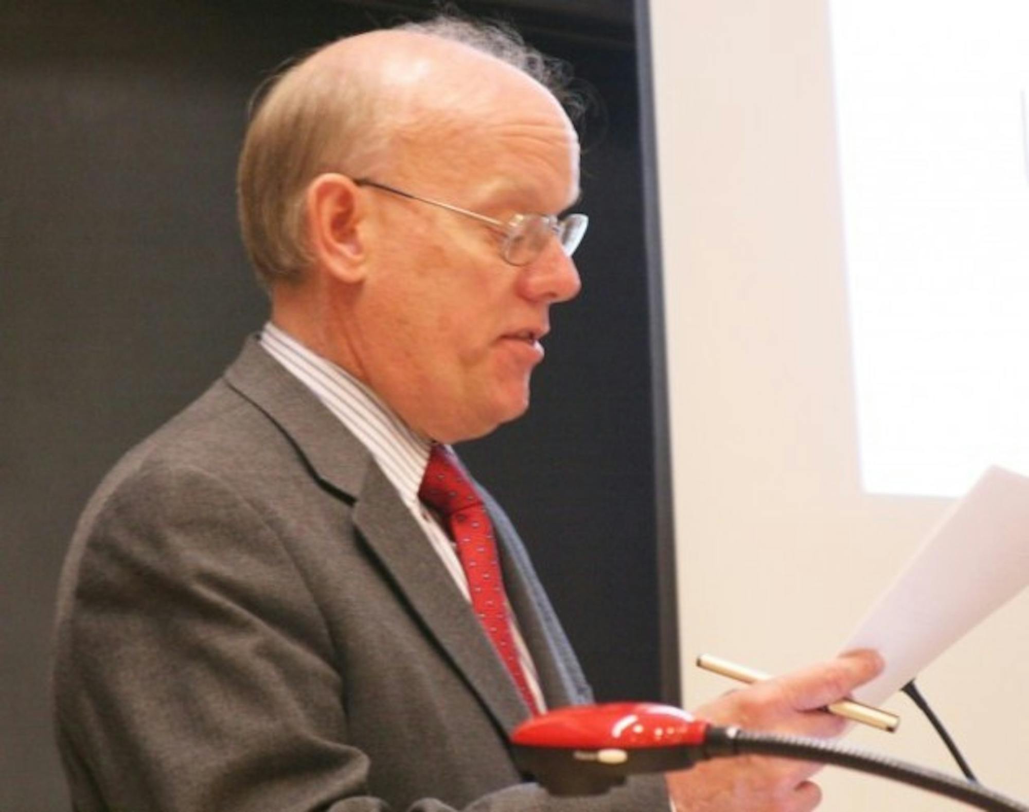 State Department passport expert Frank Moss addresses the security of microchips found in everyday items like credit cards and subway passes Monday.