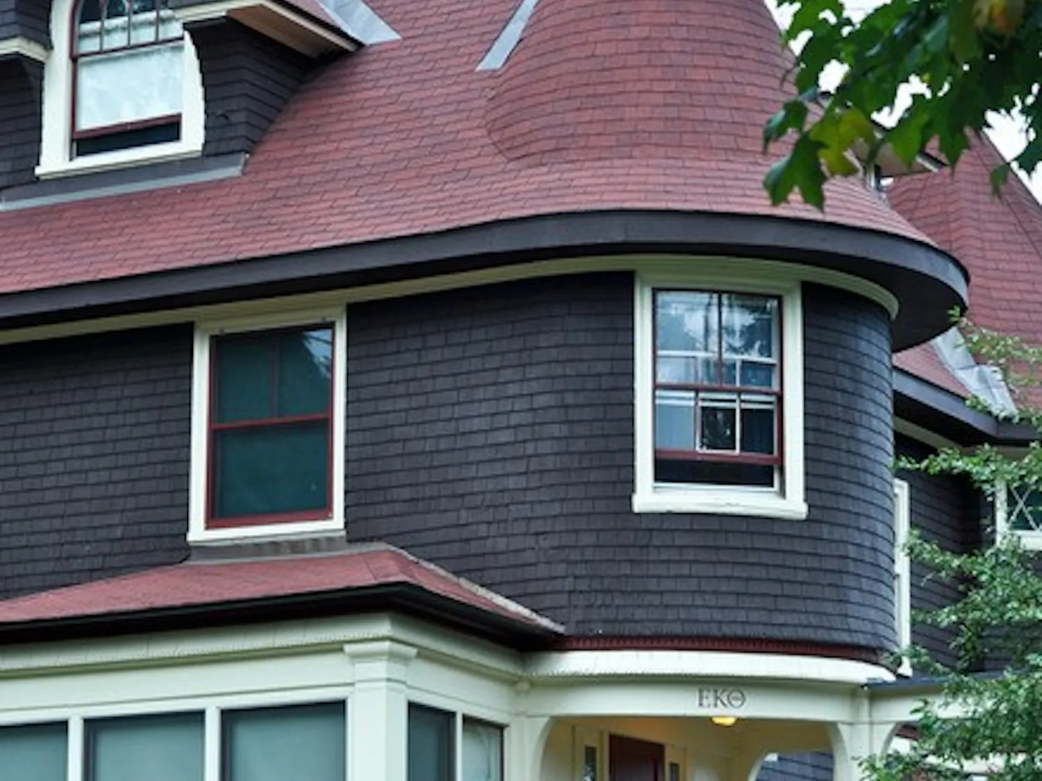 02.06.12.news.EKTgoddamnmyhousecaughtfire