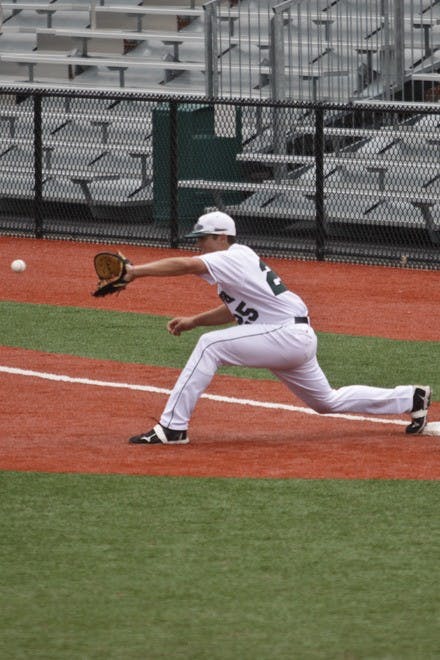 04.26.11.sports.baseballbasevertical