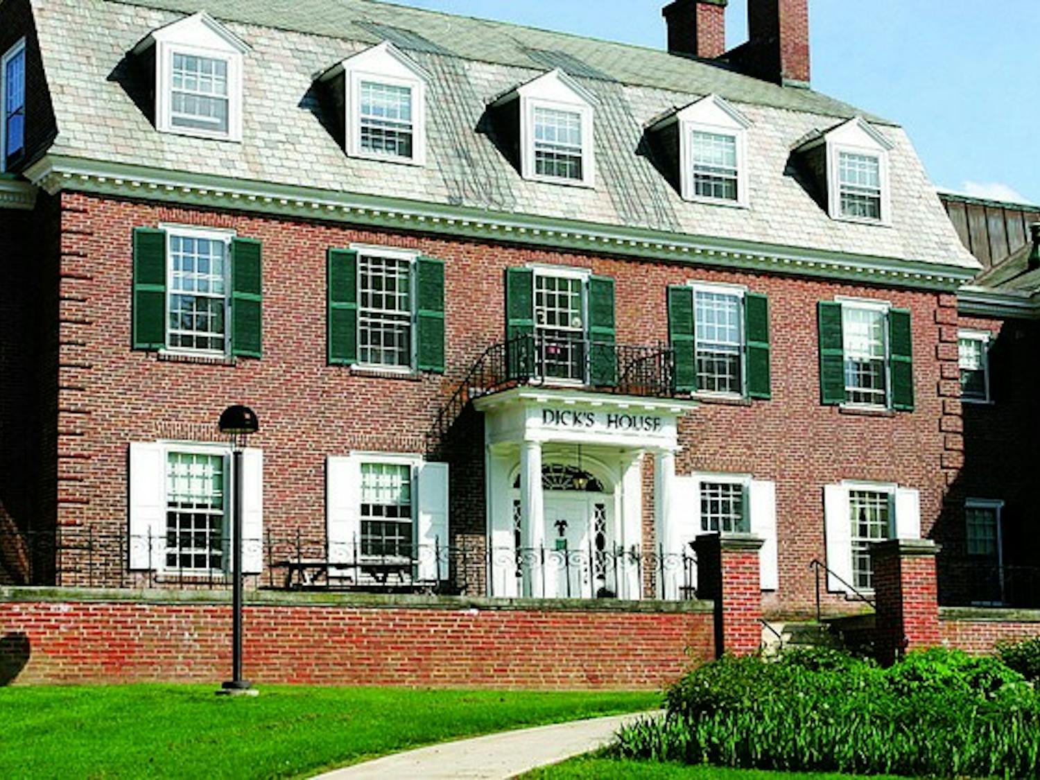 05.26.11.news.DicksHouse