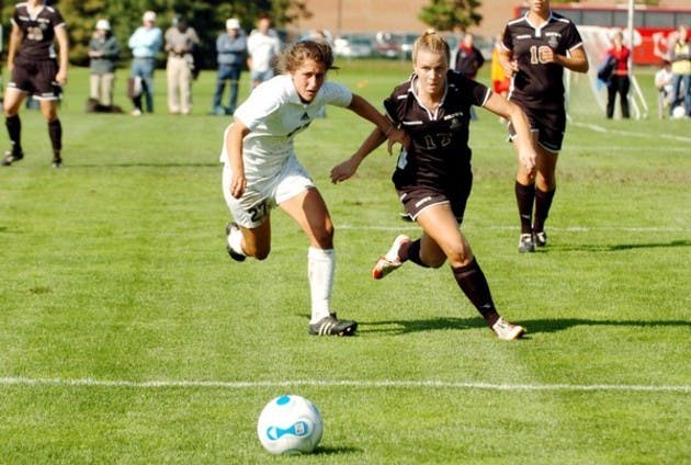 The Dartmouth women scored with five minutes remaining in the game to edge the Bears of Brown 1-0.