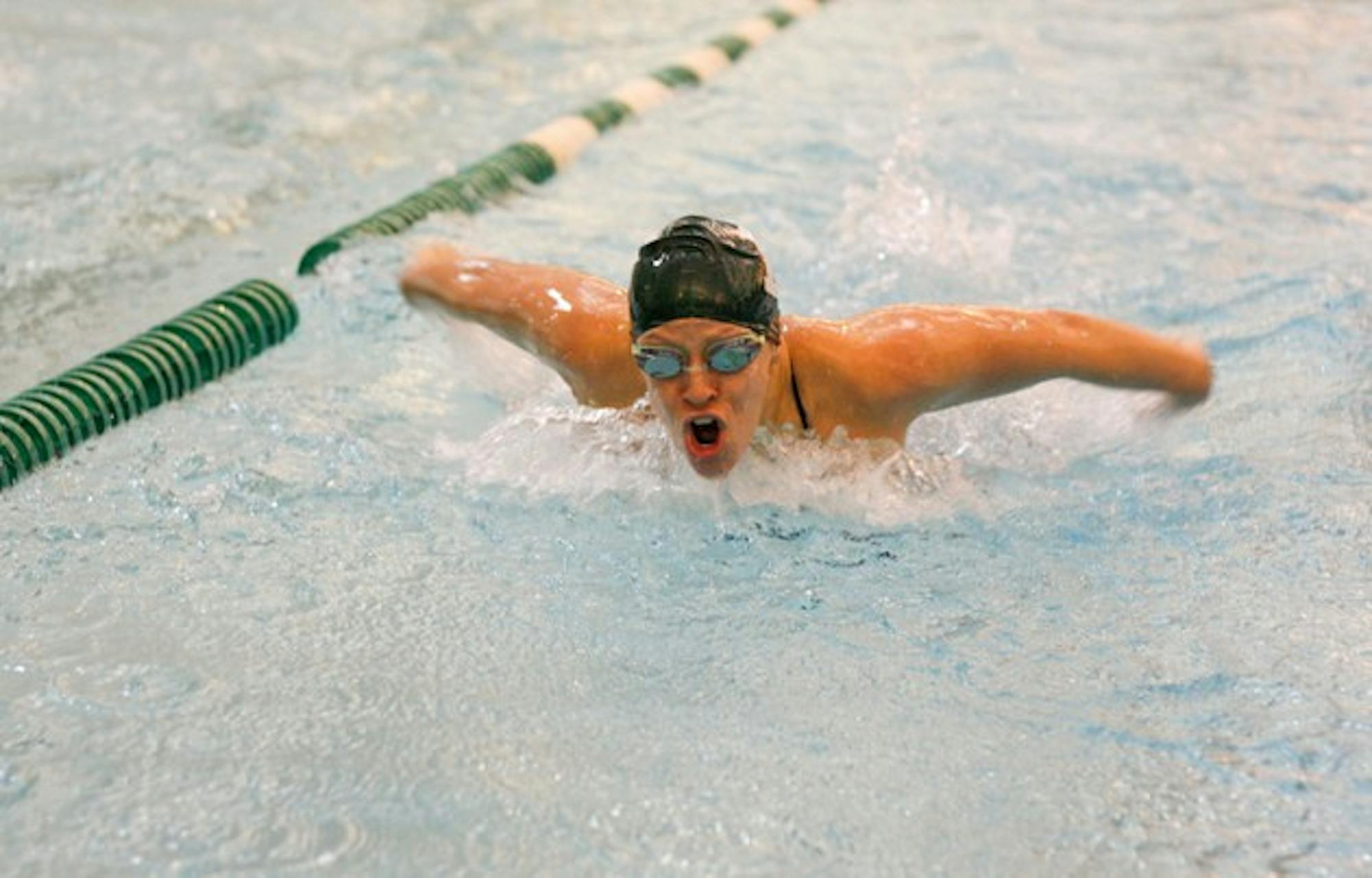 The Big Green men's and women's swimming and diving teams lost both at home and on the road this weekend.