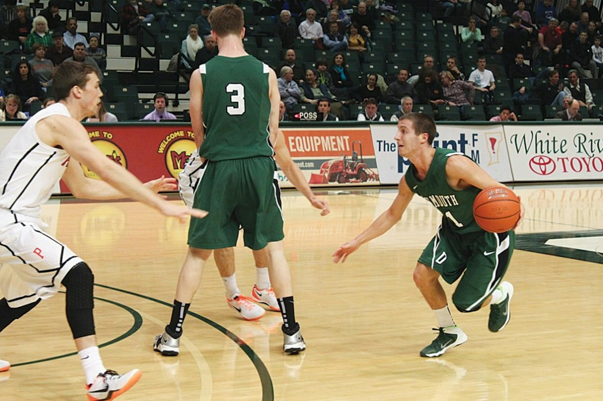 The men’s basketball team had a disappointing road weekend, losing twice.