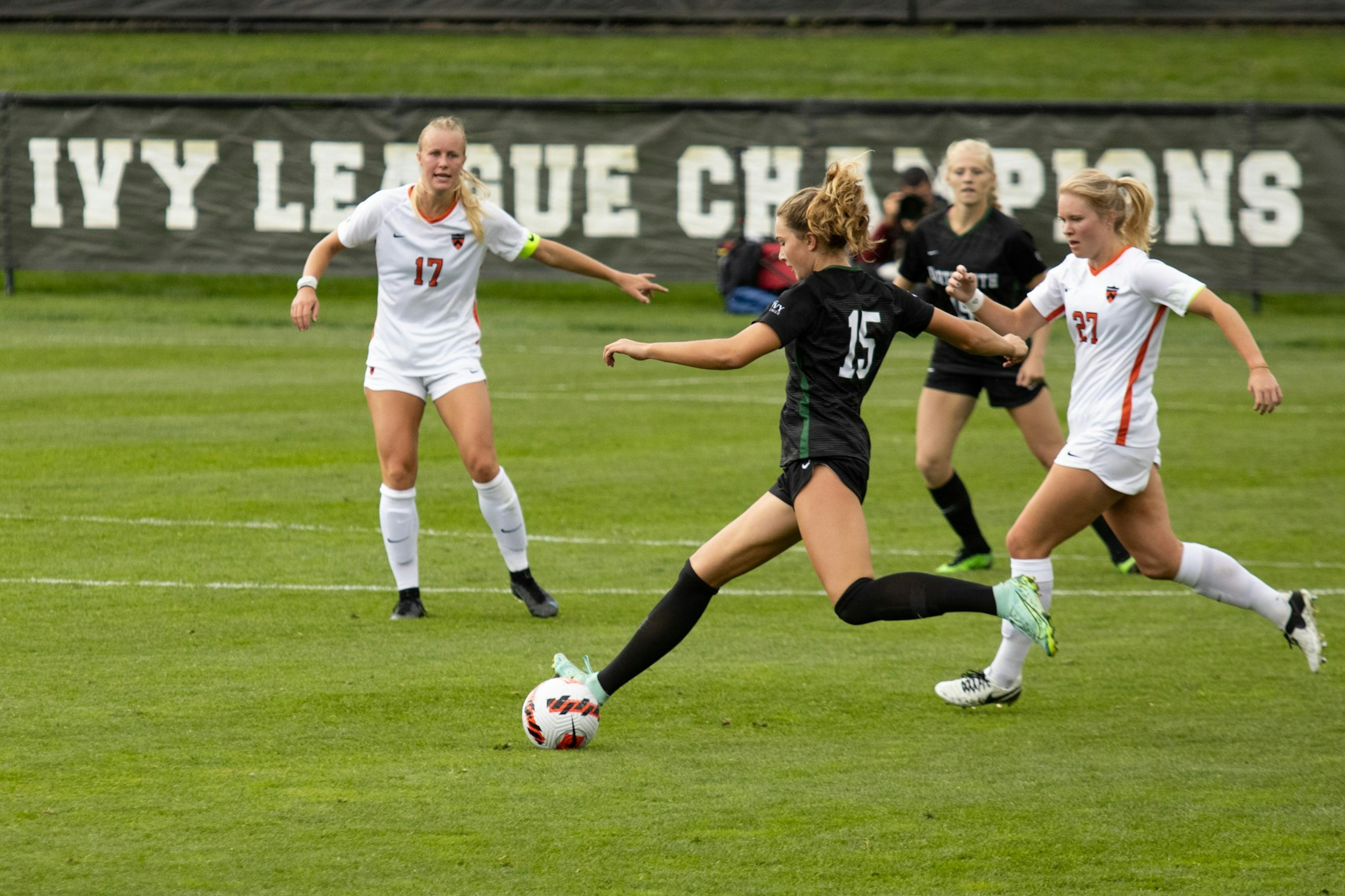 10-4-21-womenssoccer-hannahli