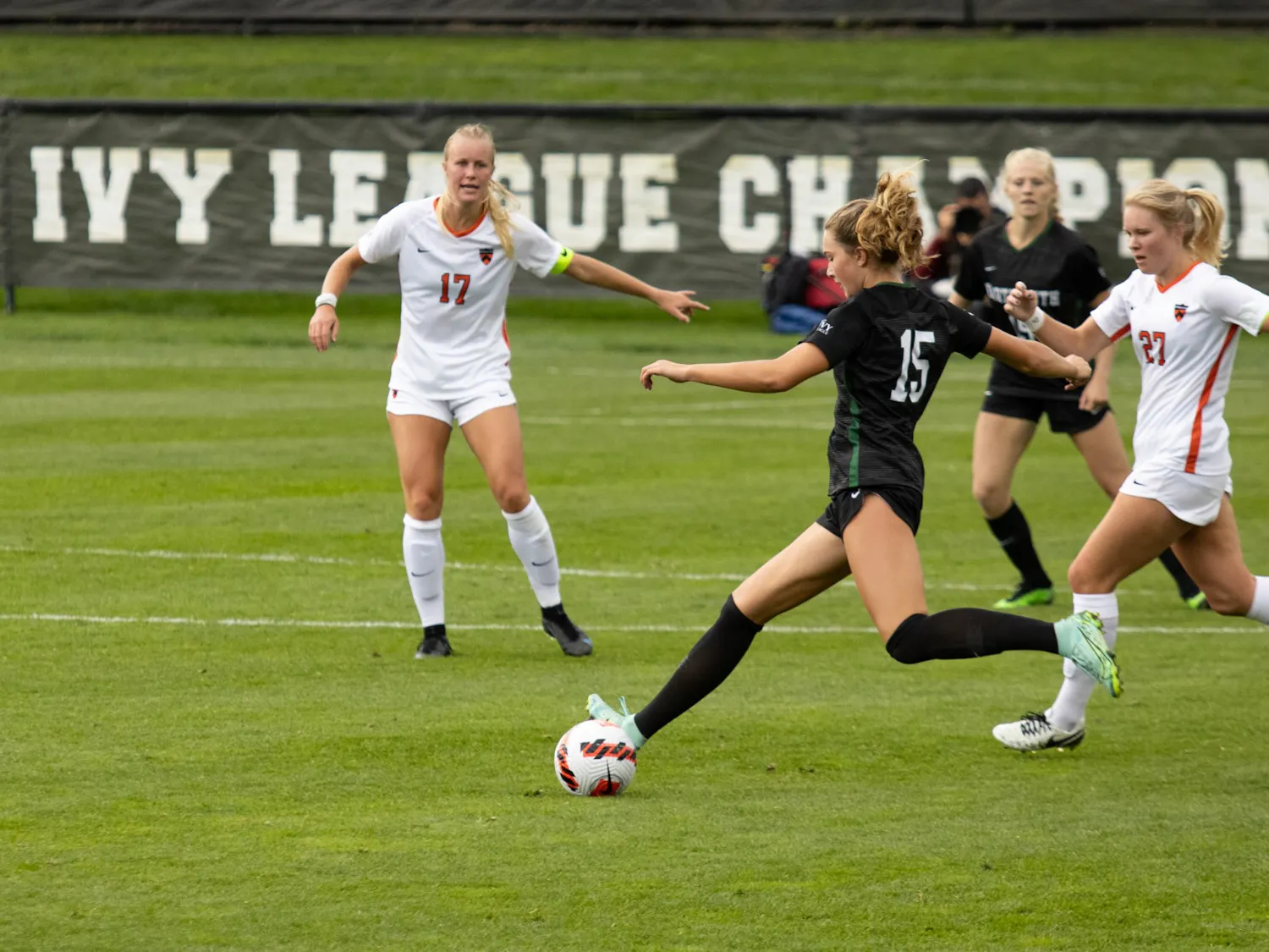 10.4.21_womenssoccer_HannahLi.jpg