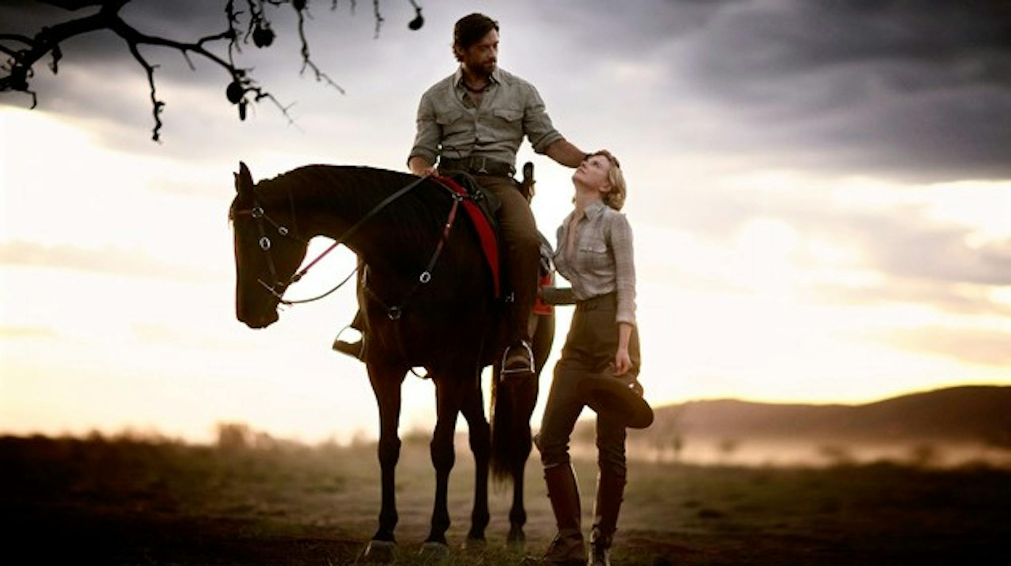 Romantic scenes between the Drover (Hugh Jackman) and Sarah Ashley (Nicole Kidman) lighten up Kidman's stiff performance in 