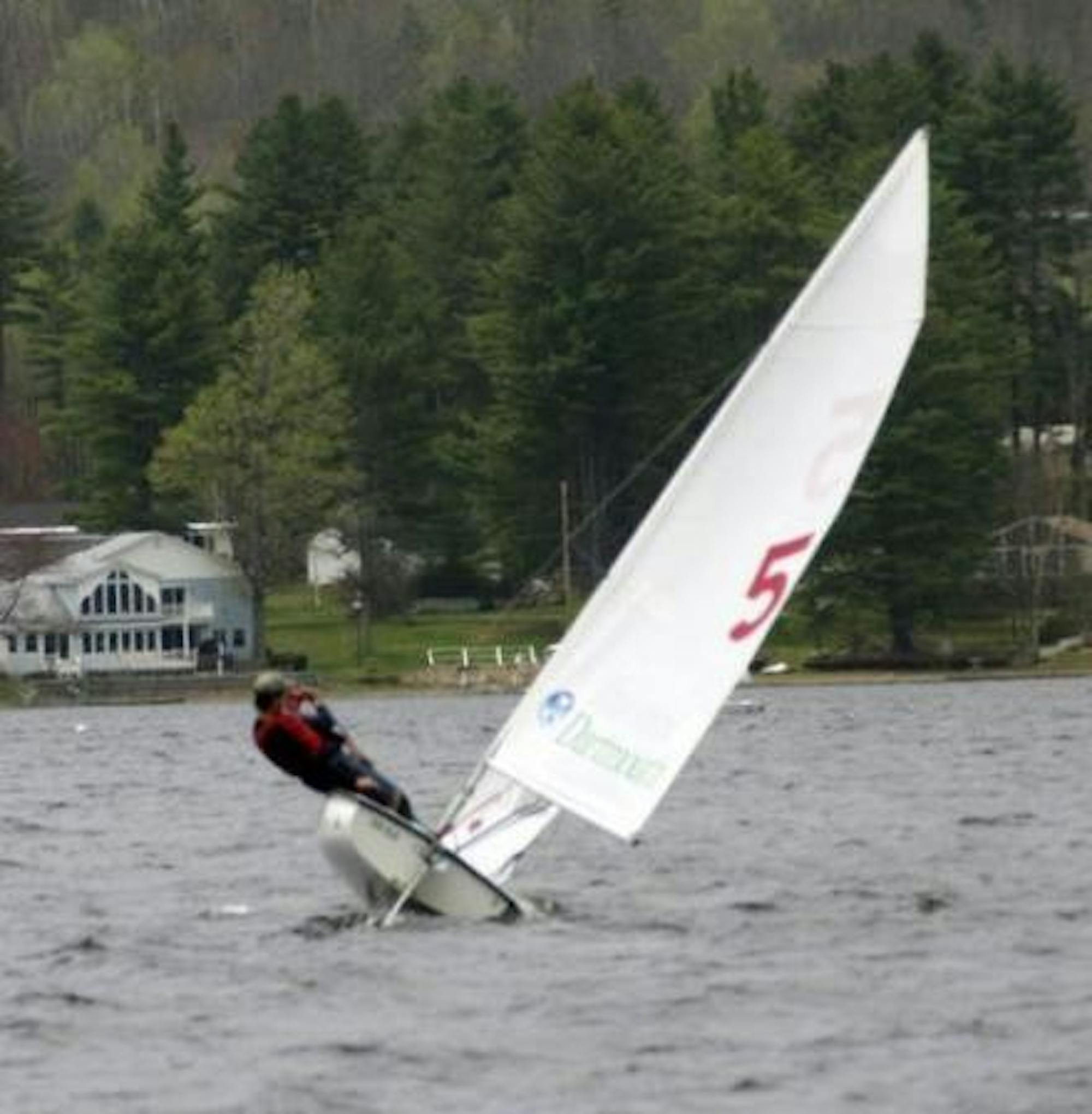 The Big Green sailing team fell from fourth place to post an eighth-place finish in the ICSA Women's National tournament.