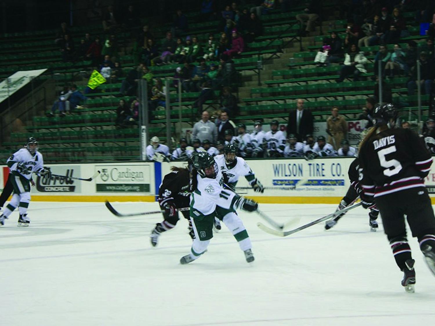 The women's hockey team splits its two weekend games against RPI and Union.