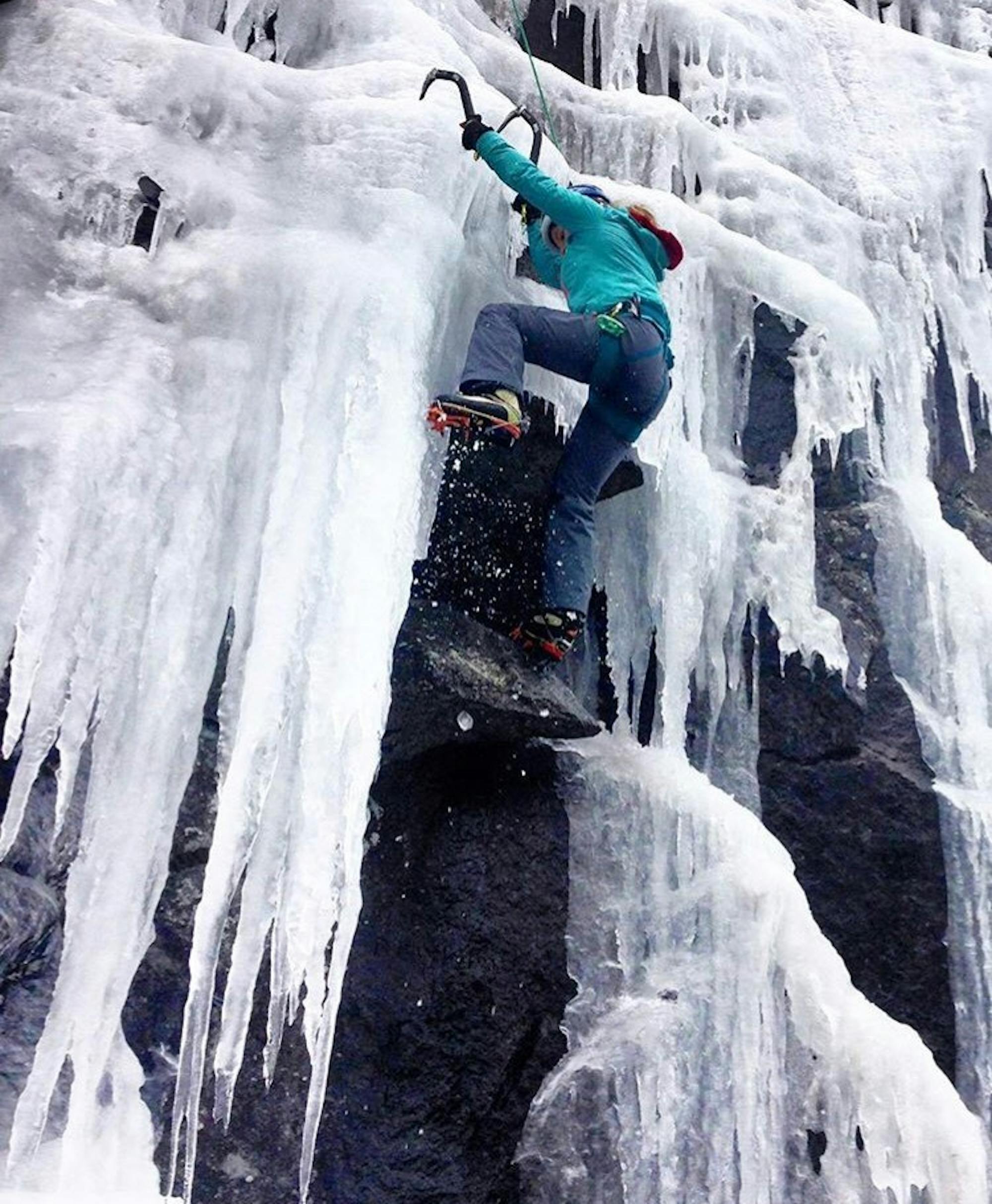 Grace Scott ’22’s career in bouldering has recently extended to ice climbing.