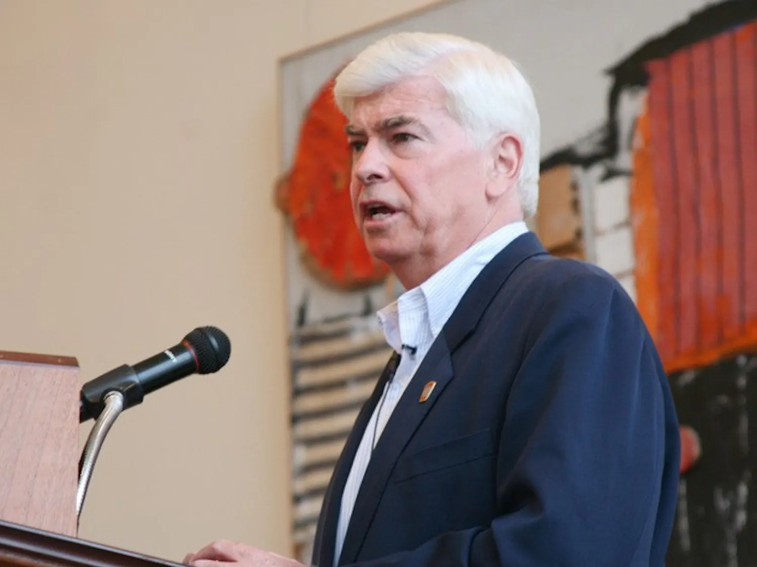 Despite minimal promise in the polls, Chris Dodd spoke about Iraq and global warming in hopes of rallying support at the Hop Saturday.