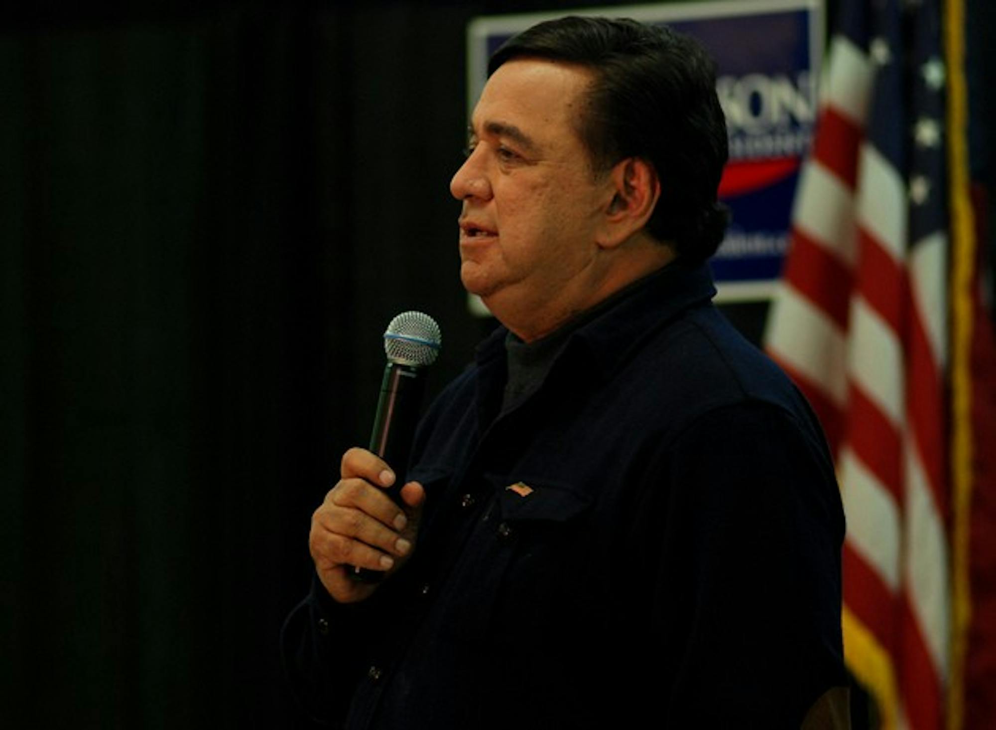 Bill Richardson addresses crowds at Hanover High Sunday. He said he needs to 