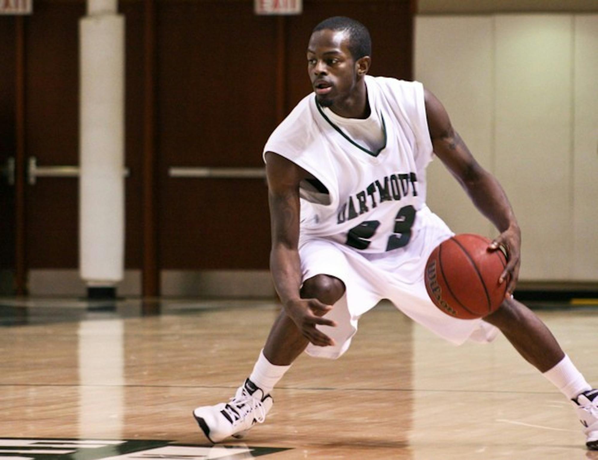 11.30.09.sports.mBasketball