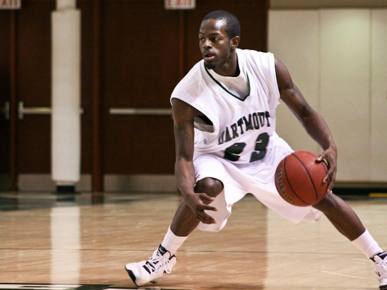 11.30.09.sports.mBasketball