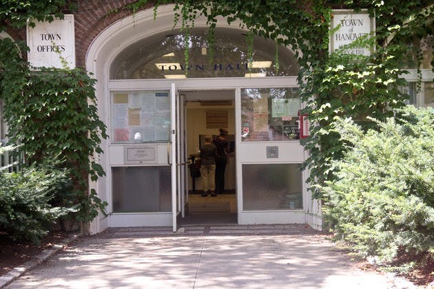 08.21.12.news.townhall_clairegroden