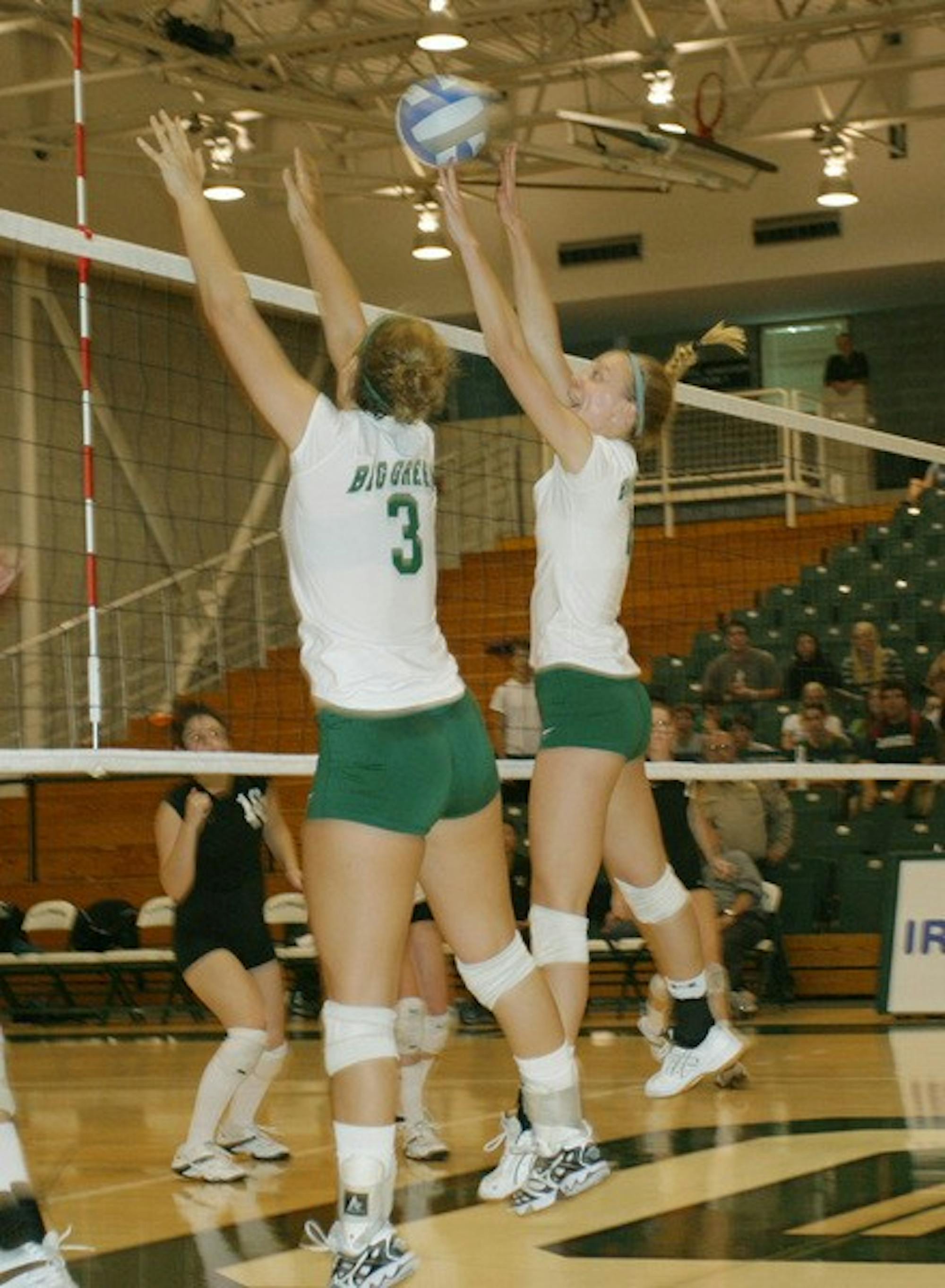 Dartmouth volleyball dropped two consecutive Ivy contests this weekend.