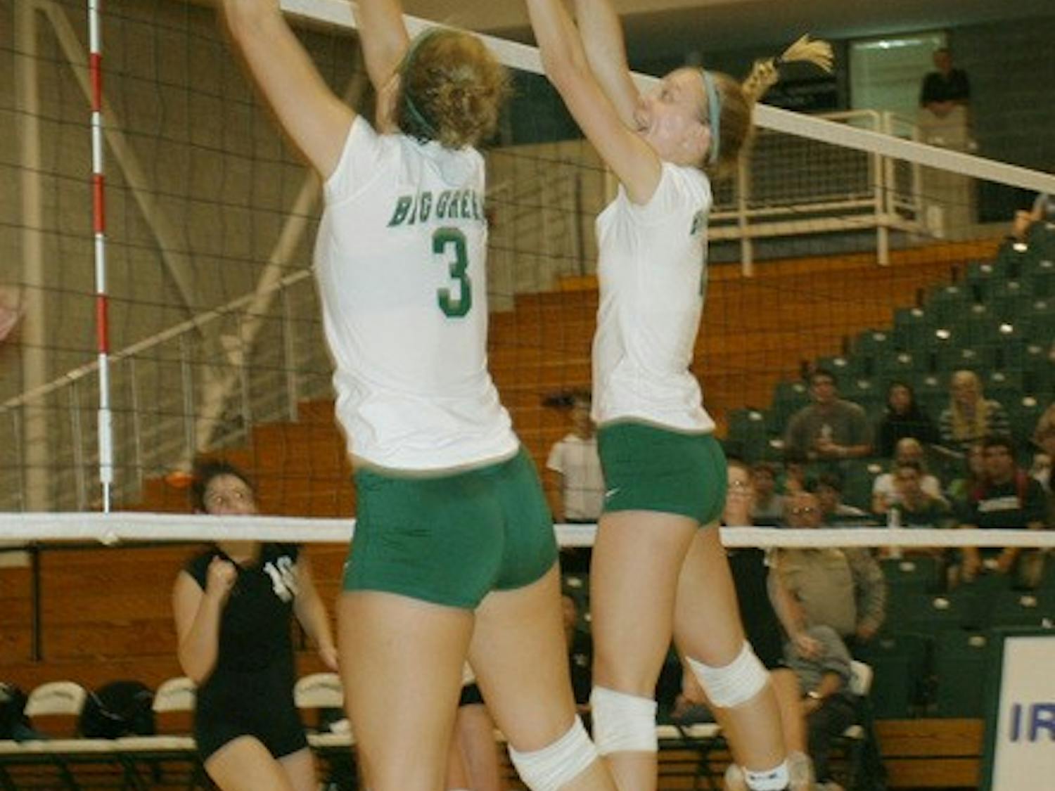 Dartmouth volleyball dropped two consecutive Ivy contests this weekend.