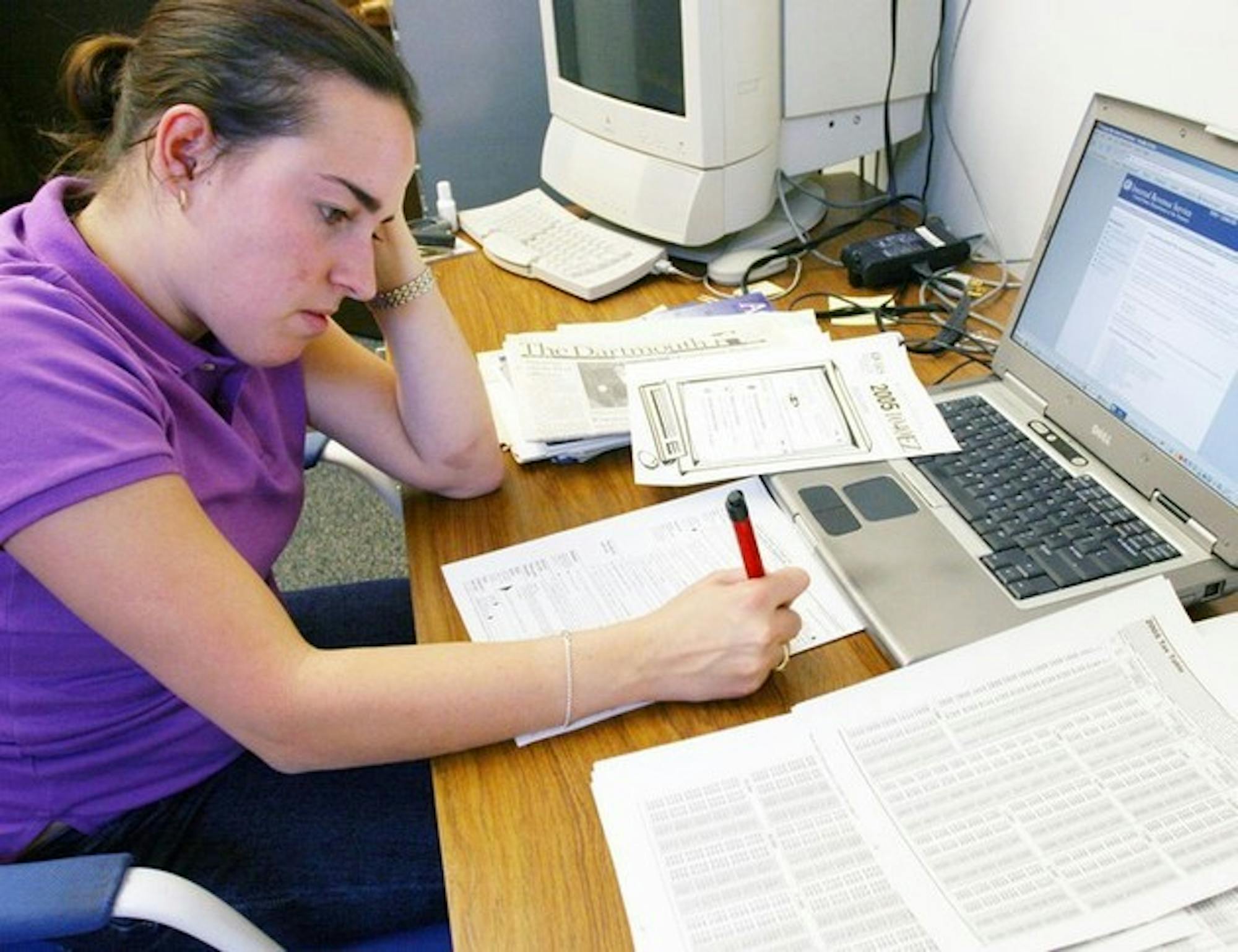 Alyssa Minsky '06 works on filing her taxes as the deadline quickly nears.