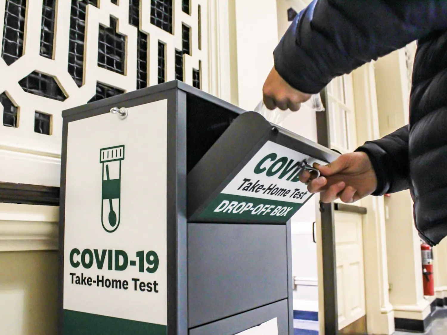 11.9.21_COVIDsigns_EmilLiden.jpg