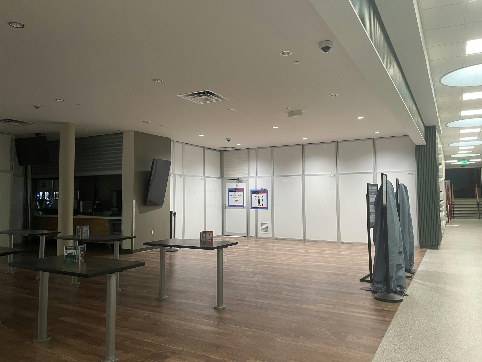 070226-joyutech-courtyardcafe.JPG