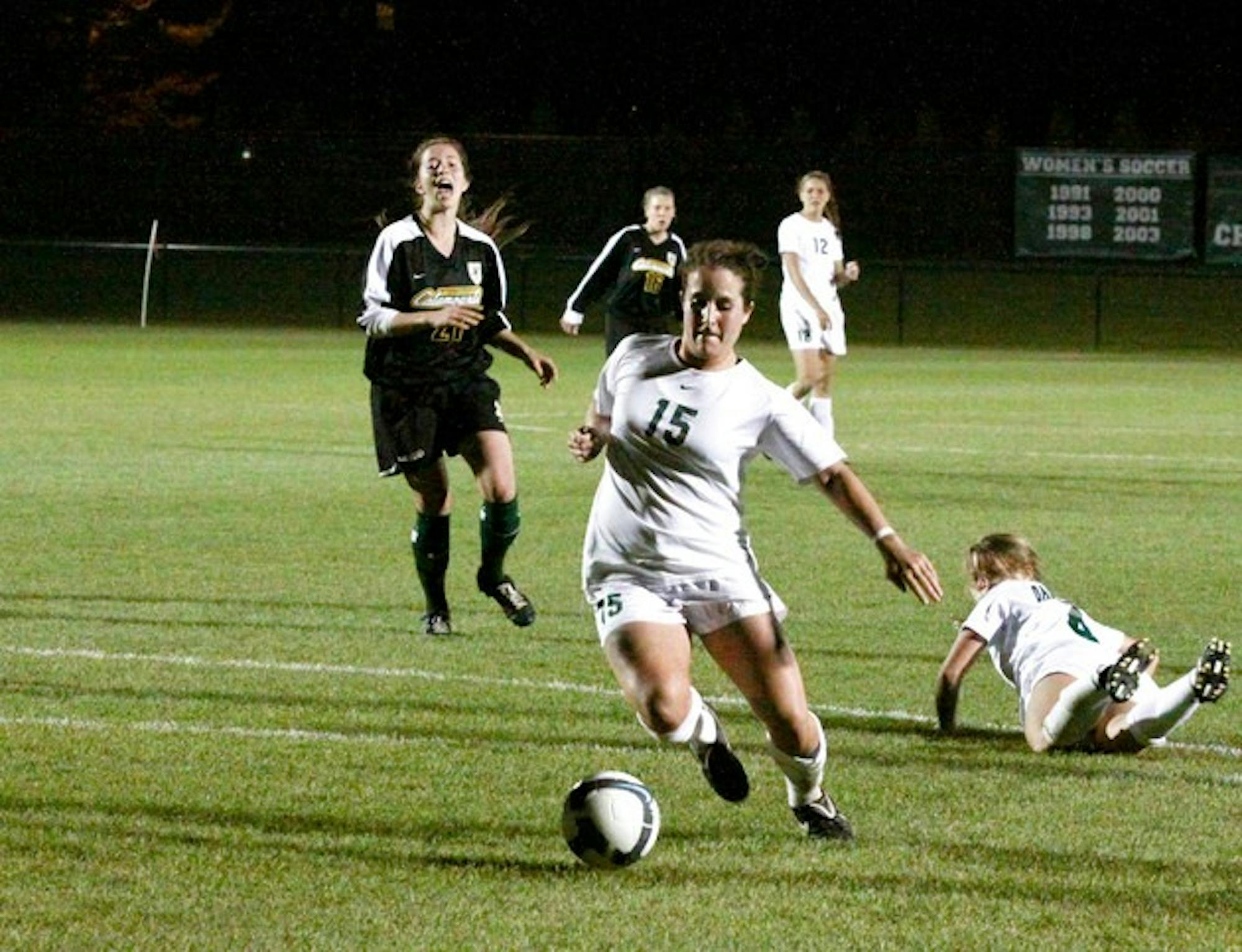 11.02.09.sports.wSoccer2