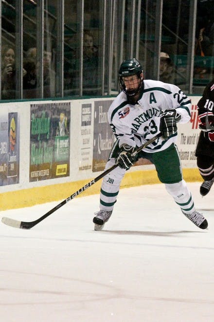 01.18.11.sports.mhockeyvertical