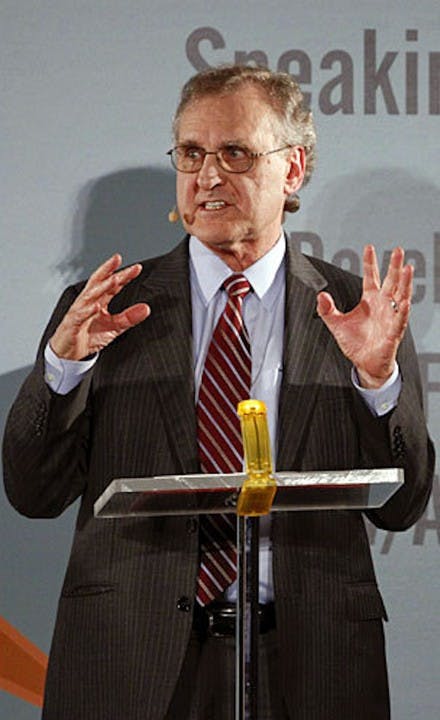 04.12.10.news.stephenlewis