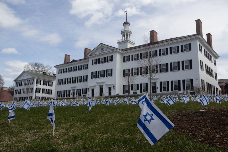 Hillel and Chabad hold vigil in remembrance of fallen Israeli soldiers and terror victims