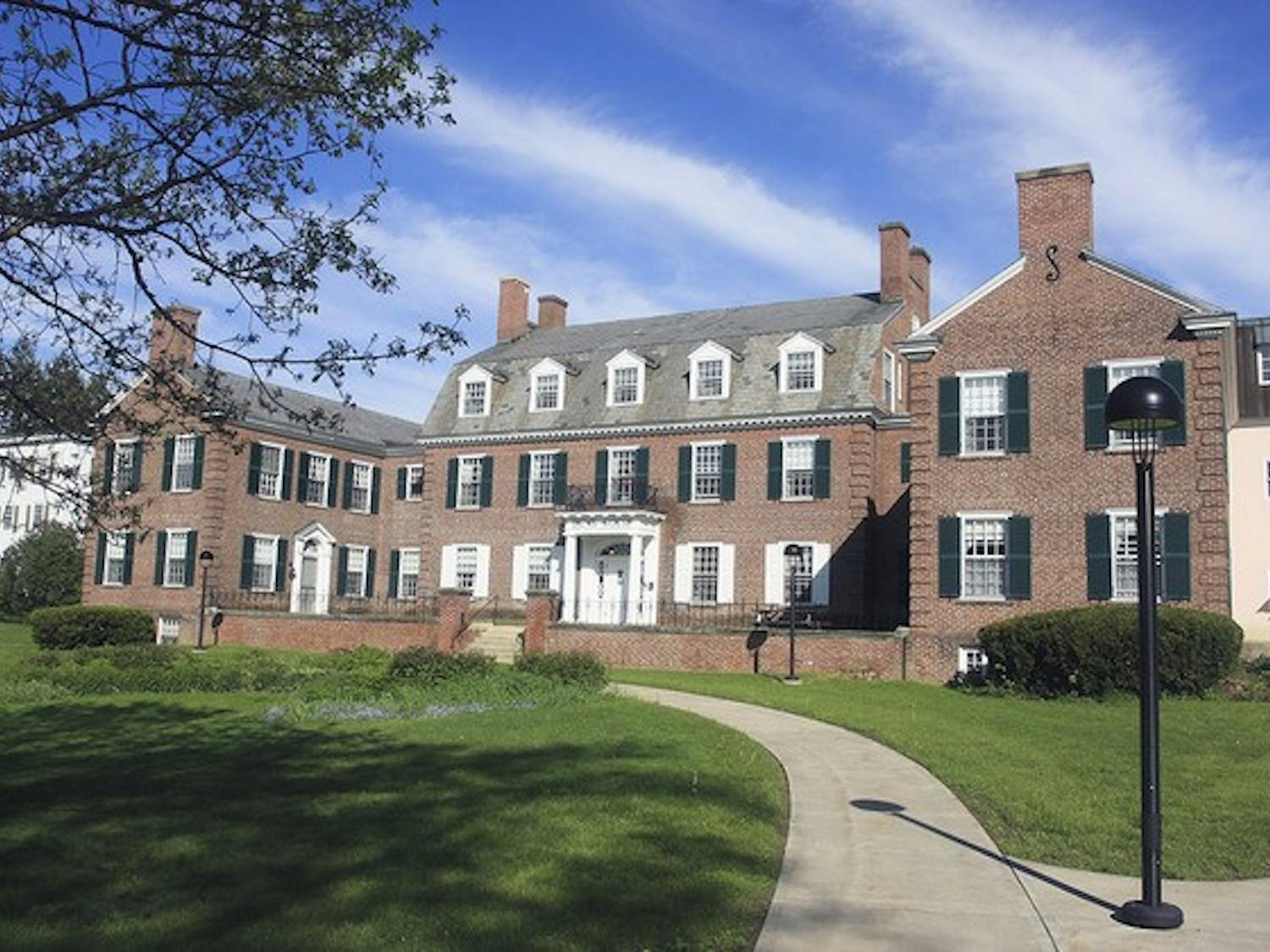 The state's Board of Pharmacy suspended the license of Dick's House pharmacist Jeffrey Licht following an investigation of prescription drug diversion.