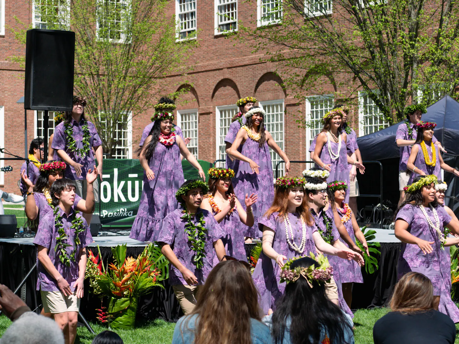 051125-dre-luau-18.jpg