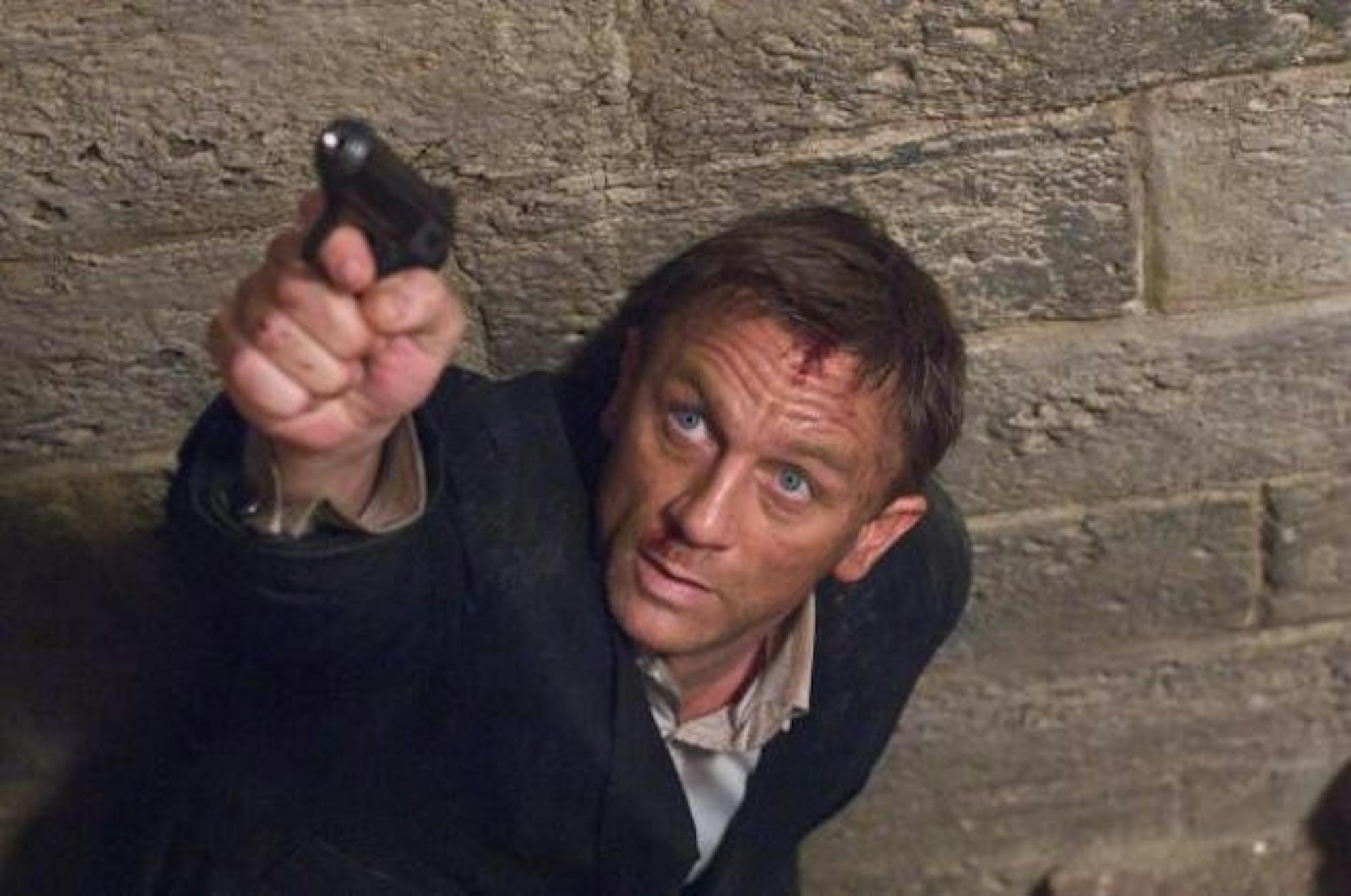 Daniel Craig, the sixth face of 007, stars with a solid cast in 