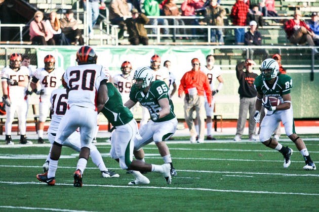 09.22.10.sports.football