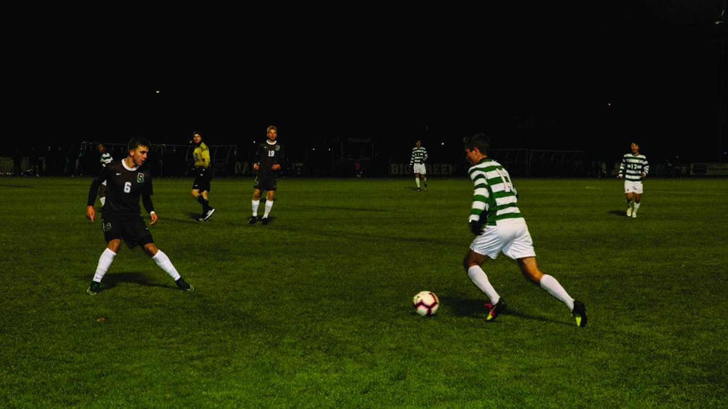 The men’s and women’s soccer teams finished off their seasons this weekend, each earning their fourth conference win.