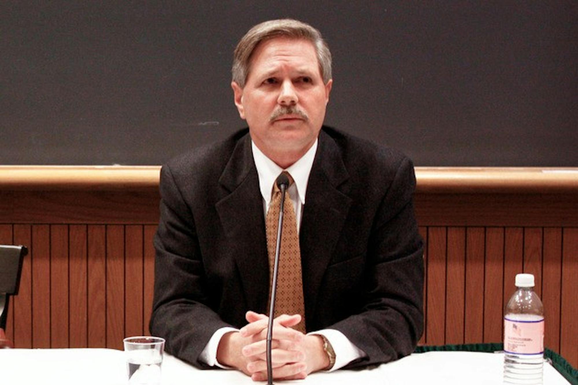 01.10.11.news.hoeven2