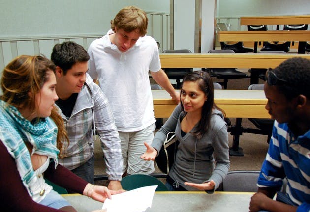 Student Assembly discussed differences between the Committee on Standards review report and their own suggestions for COS during Tuesday's meeting.