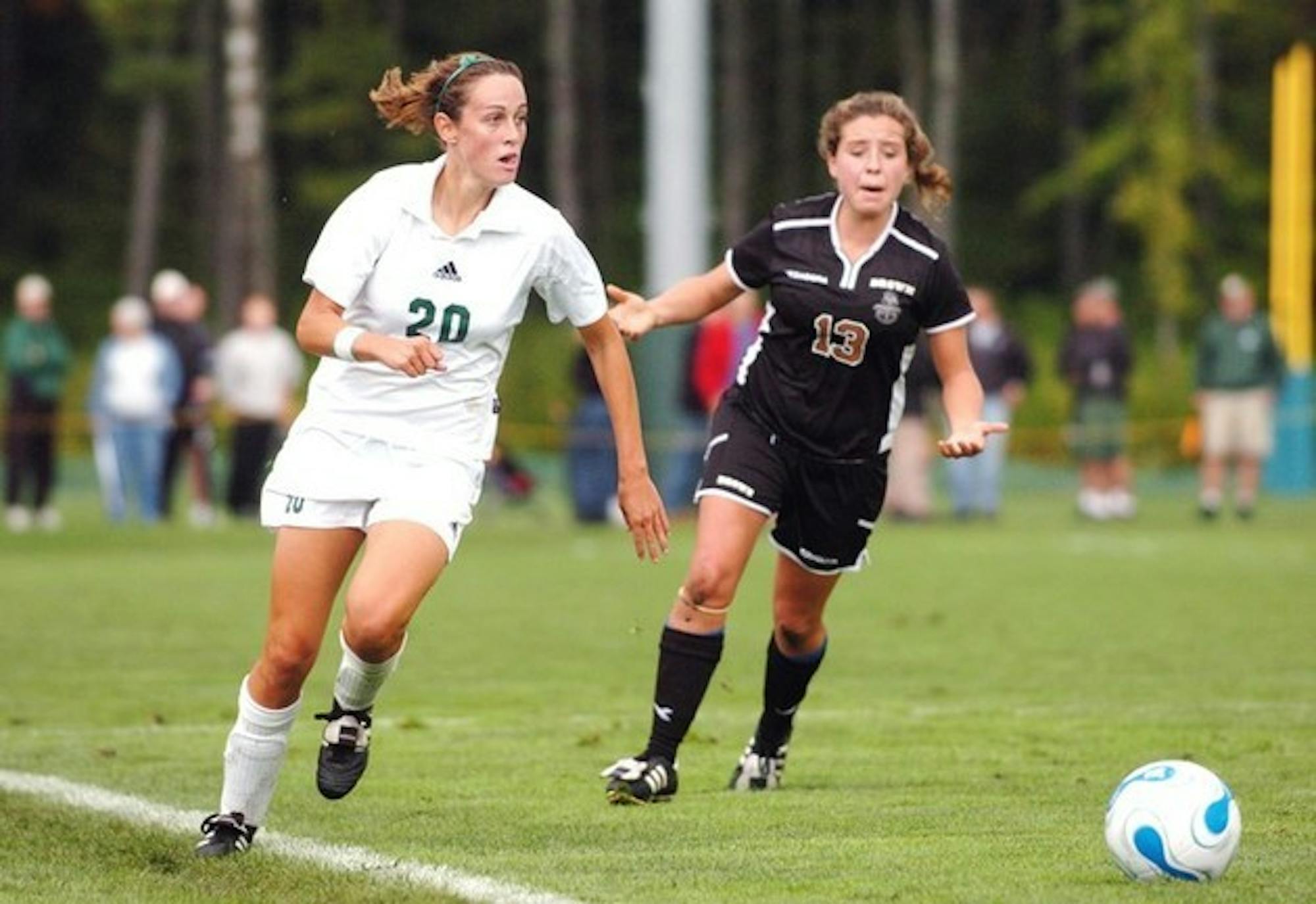 Women's soccer dominated virtually every statistical category other than score against Syracuse, but the team struggled to capitalize on scoring chances.