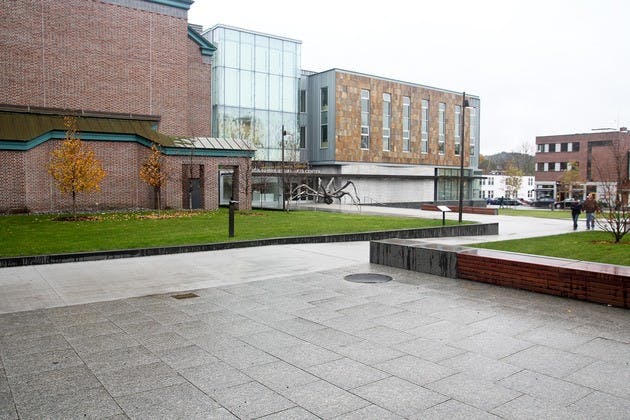 10.10.12.artsinsert.courtyarddartmouthdanceensemble