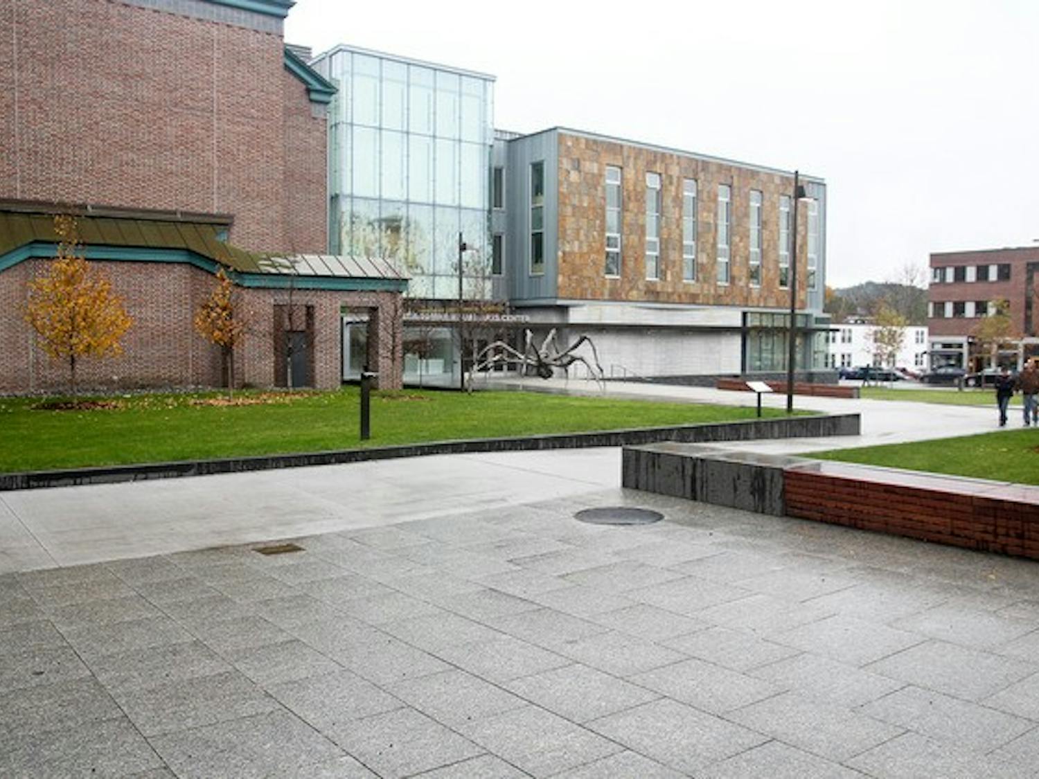 10.10.12.artsinsert.courtyarddartmouthdanceensemble