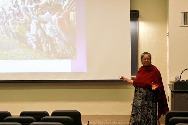 10.04.11.news.india.horz