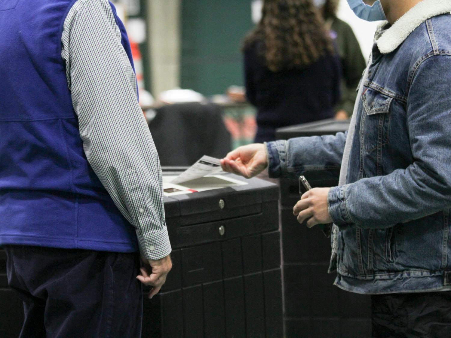 Hanover polls 2020 feeding into voting machine_.jpg