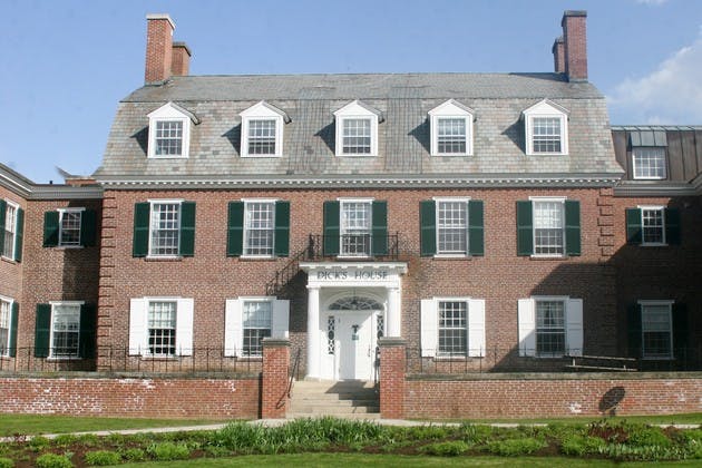 04.30.10.news.dickshouse_eric finkelberg