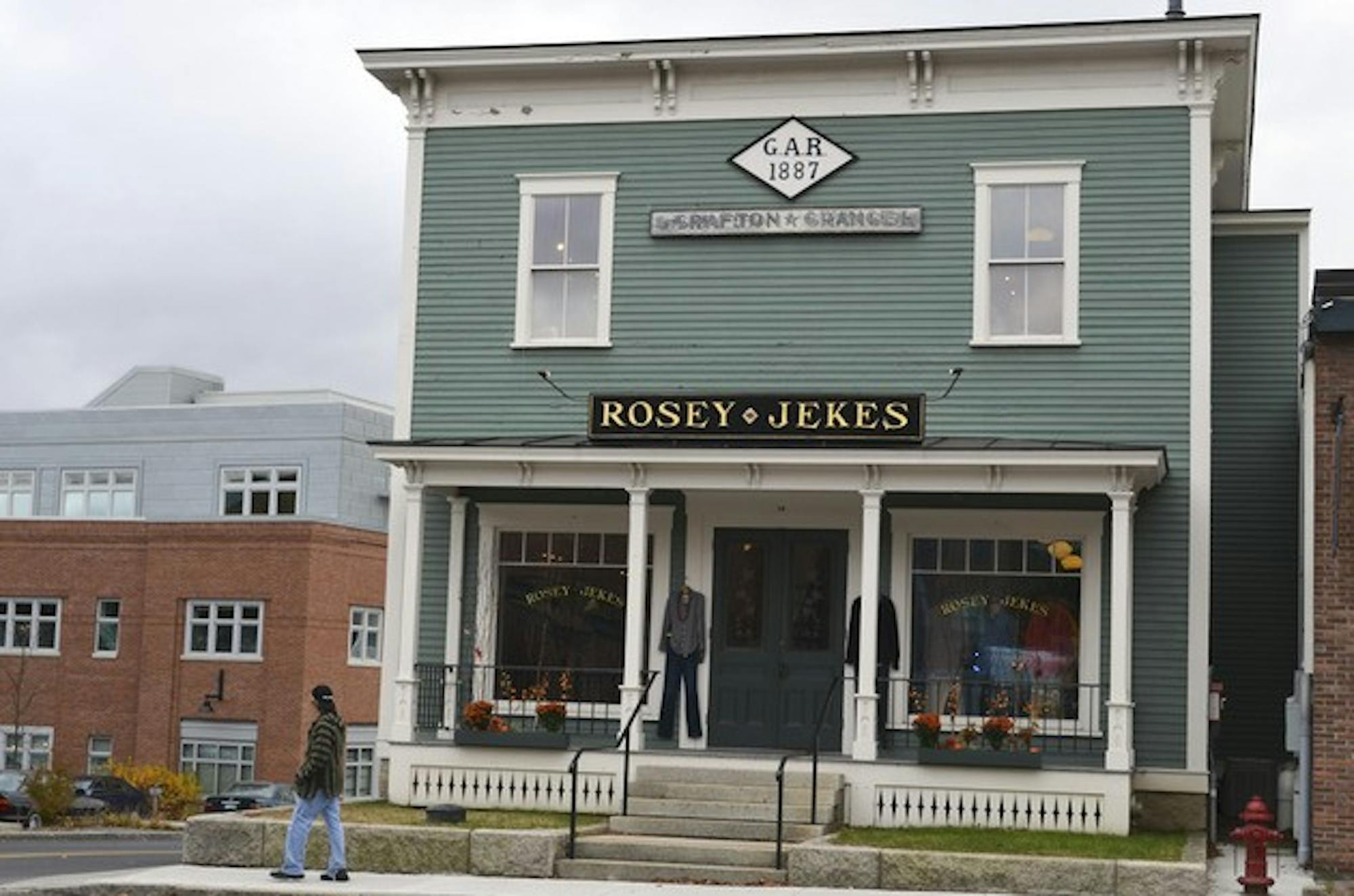 Motivated in part by an increasingly commercial atmosphere in Hanover, the Fabrikants plan to close Rosey Jekes clothing store and cafe in December.