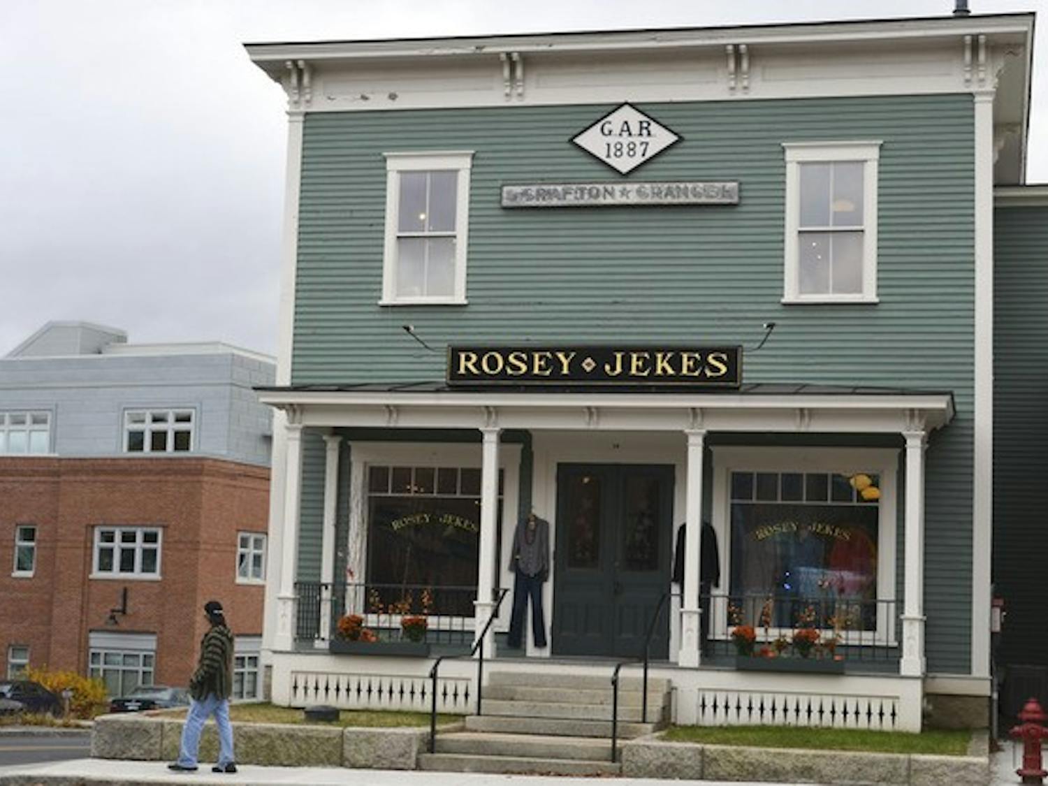 Motivated in part by an increasingly commercial atmosphere in Hanover, the Fabrikants plan to close Rosey Jekes clothing store and cafe in December.