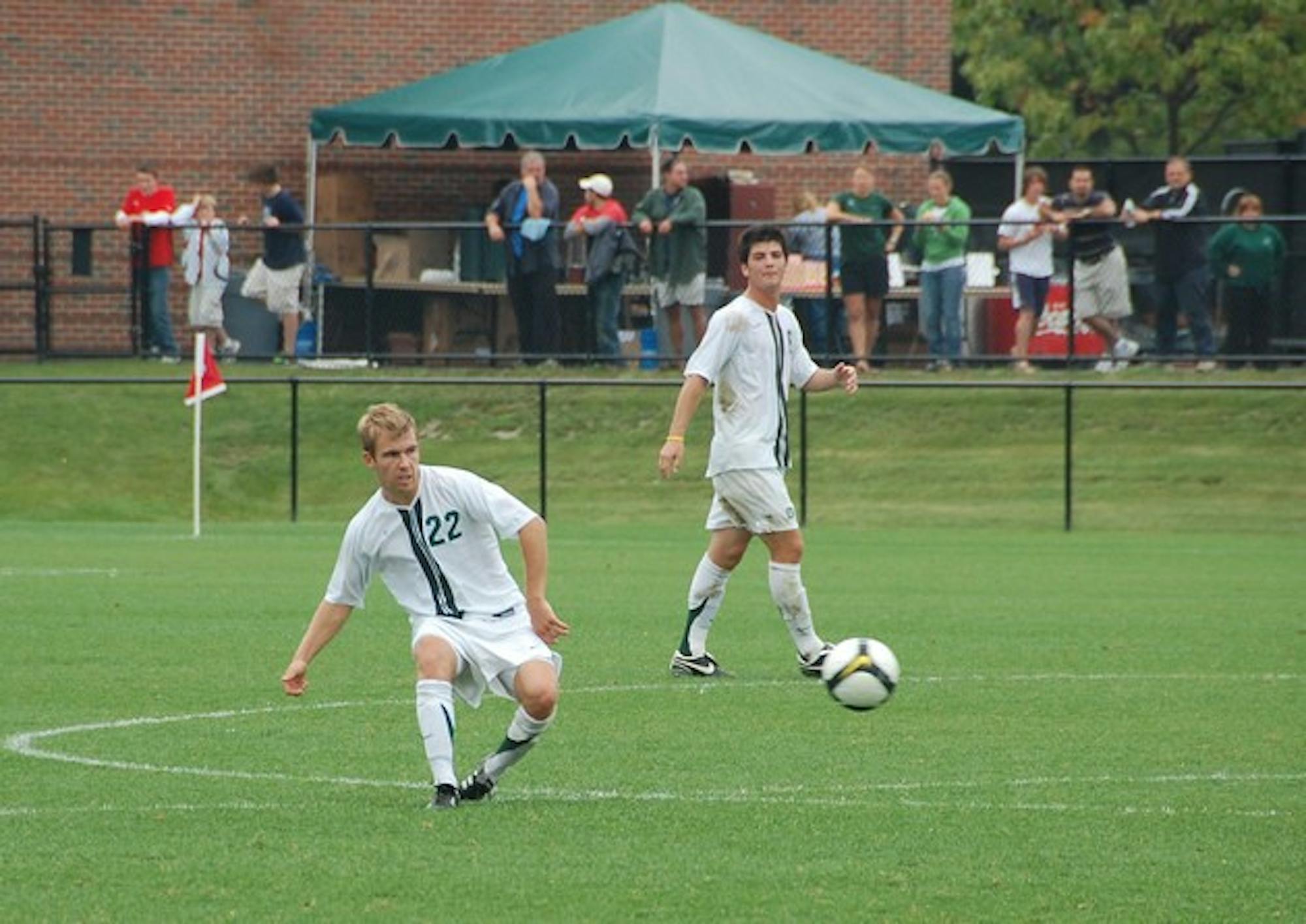 Dartmouth's defense held off heavy pressure from San Diego State to protect the Big Green's 1-0 lead Sunday.