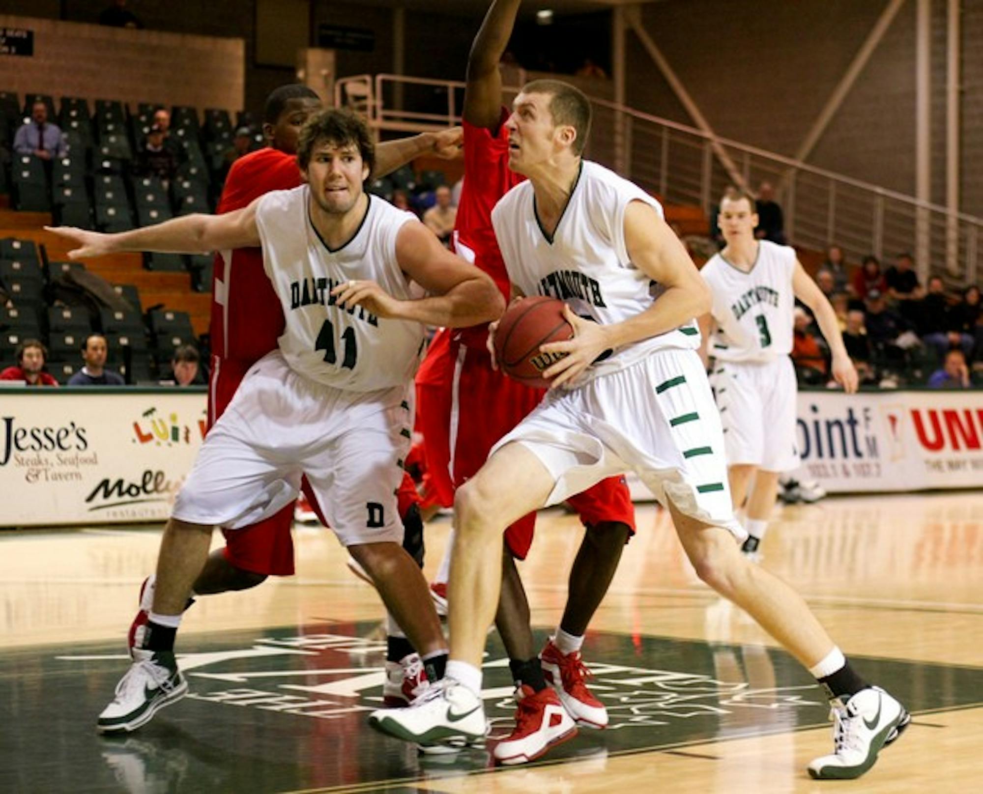 The Big Green men's basketball team hopes to keep its Ivy League Championship hopes alive agsinst Cornell and Columbia this weekend.