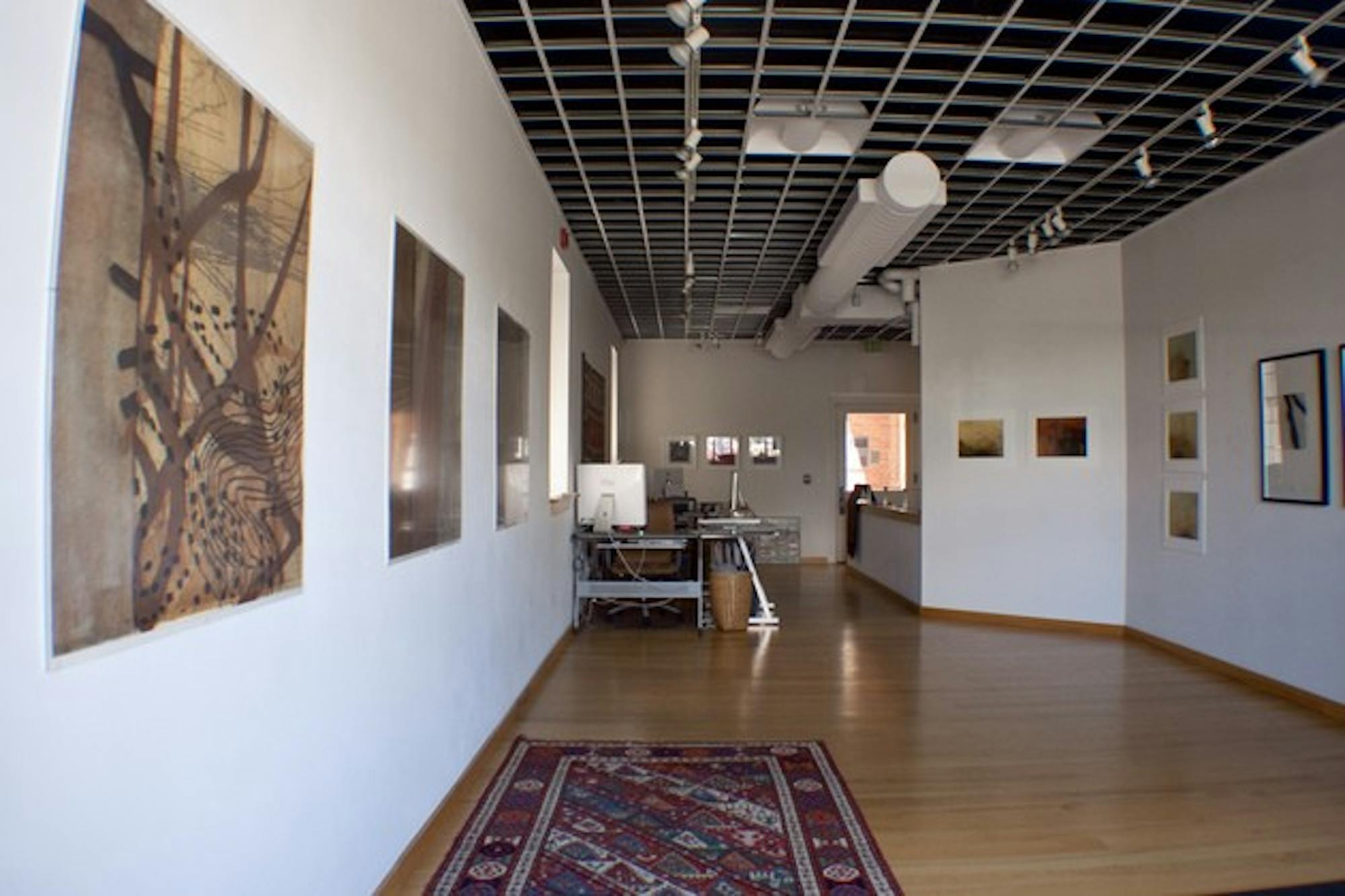 The Spheris Gallery's summer exhibition features artwork from multiple artists. The exhibition is characterized by the austerity of its pieces and the innovative techniques used to create the abstract art. 