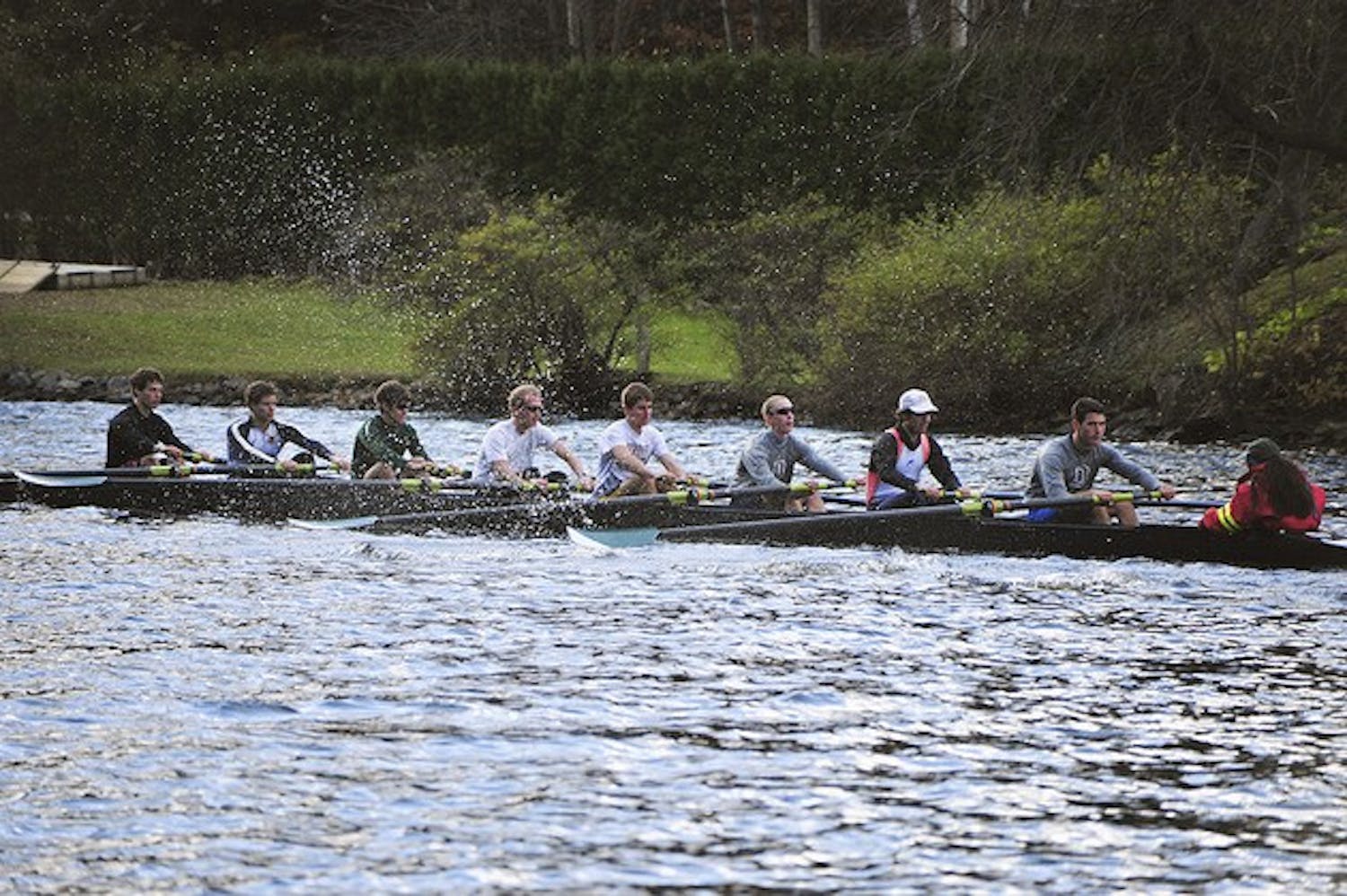 The men's heavyweight crew team will host Syracuse in its final cup race of the season on Sunday.