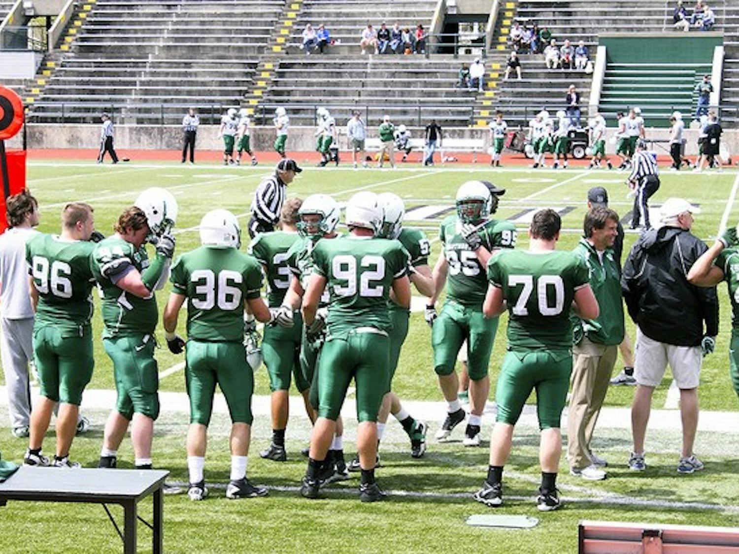 The Green and White Game was played without tackling to avoid injuries and to increase the number of snaps.