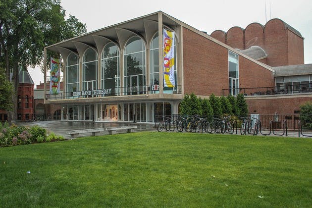 freshmenissue.arts.hop